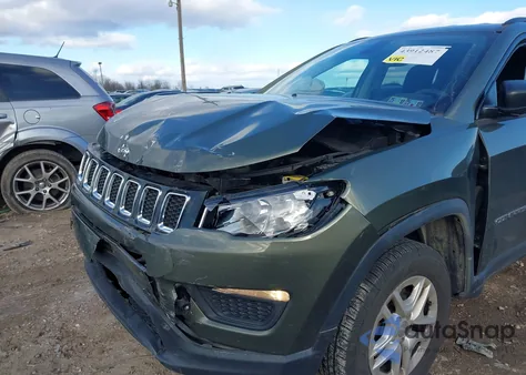 2018 Jeep Compass Sport 4X4 z USA, uszkodzony, nr VIN 3C4NJDAB7JT177689